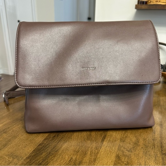 Mat & Nat - WAPI VEGAN SHOULDER BAG - LOOM - purple brown color - great neutral - Picture 7 of 11